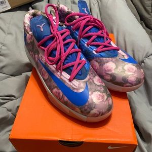 Nike Kevin Durant Aunt Pearl shoes, size 7 youth